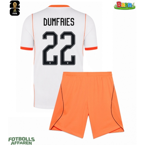 Nederländerna Denzel Dumfries #22 Bortaställ Barn VM 2026 Kortärmad (+ Korta byxor)